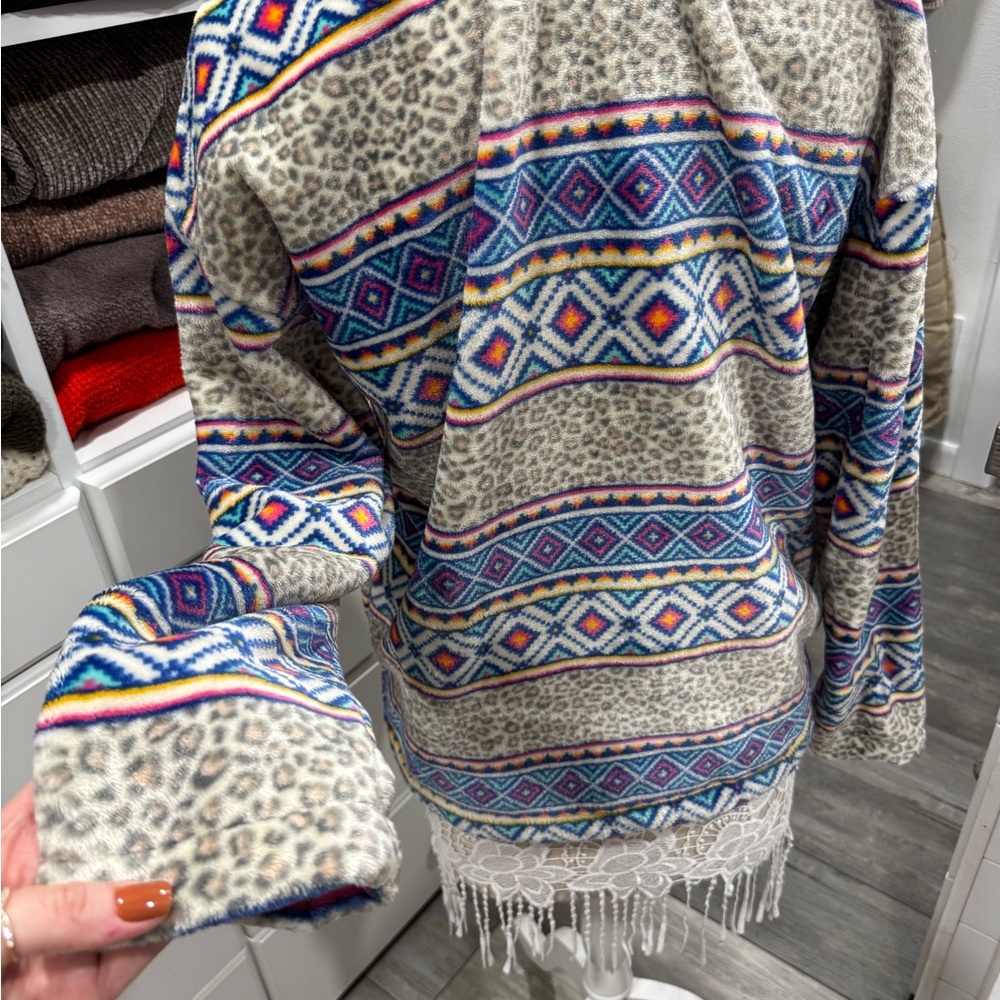 Aztec/Leopard Pullover - Picture 4 of 5